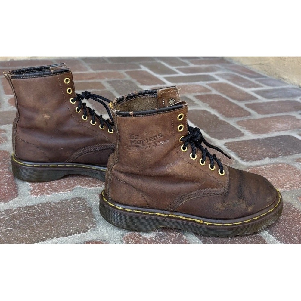 Dr. Martens 1460 Air Wair Boots Mens 8 Brown Leather Lug Sole *distressed*